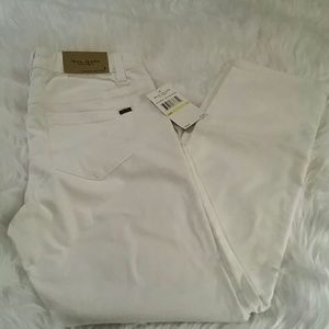 🎉HOST PICK 2/17/18 🎉🎉NWT SUPER CUTE WHITE JEANS